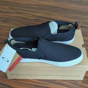 Oakley Men's Black B1B Classic Slip-On Size 8 Brand New